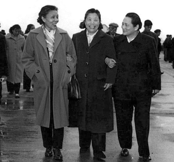 black and white photo of 3 women, arm-in-arm,  photo was taken in December 1949 when  three leaders of the Chinese women’s movement entered the Asian Women’s Congress held in Beijing,