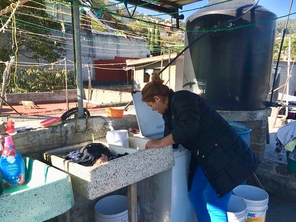 Laundry on the rooftop, next to the household tinaco (rooftop water storage), April 2015